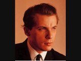 Glenn Gould - Bach's Piano Concerto No.1 in D minor (BWV 1052)