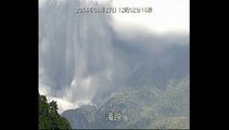 Au Japon, l'éruption du volcan Ontake filmée par une caméra de surveillance