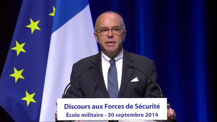 Risque terroriste: Cazeneuve appelle à une "vigilance absolue"