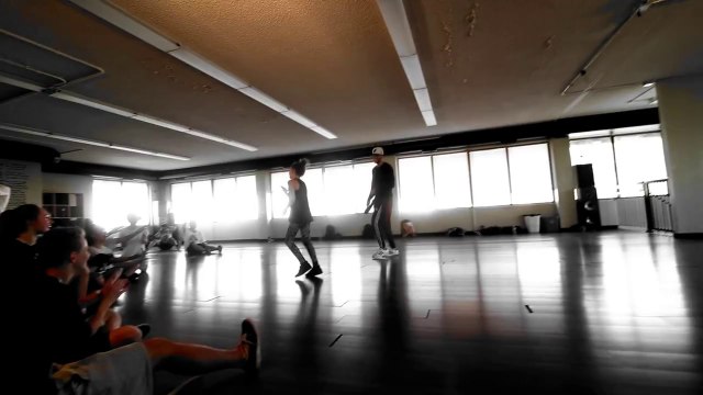 Une jeune fille de 11 ans danse sur Anaconda - Nicki Minaj - Dingue