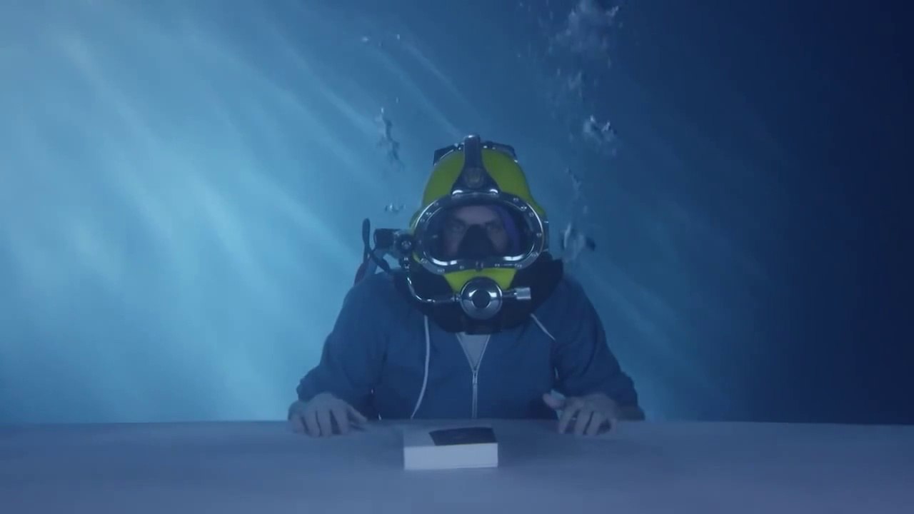 Underwater Unboxing Of Sony Xperia Z3