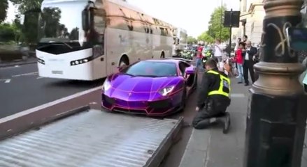 Polisin Lamborghini İle İmtihanı