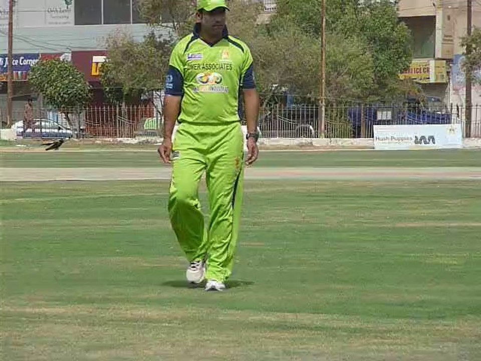 ANWAR ALI BOWLING : MOAZZAM HAYAT BATTING : CRICKET COMMENTARY NADEEM BUKHARI :  3rd VITAL 5 CLUB RAMZAN CRICKET FESTIVAL 2014 : OMAR CC KARACHI vs TOUCH ME CC KARACHI  SKBZ COLLEGE GROUND 22-07-2014 (2)
