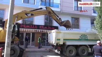 Bursa Kaldırımda Köpeklerle Ceset Arandı
