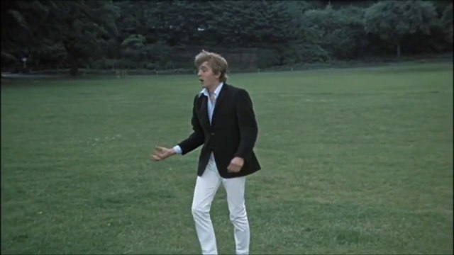 La veste verte et le pantalon blanc de David Hemmings dans “Blow-up”