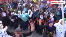 Şırnak 20 Bin Kişi Cizre-Silopi Karayolunda Işid'i Protesto Etti