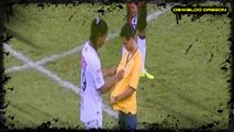 Aficionado Se Mete A La Cancha A Perdile Autografo A Ronaldinho Atlas vs Queretaro 1-0 Liga MX HQ.