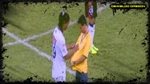 Ronaldinho Le Firma Autografo En Pleno Partido A Aficionado Atlas vs Queretaro 1-0 Liga MX 2014 HD.