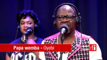 Papa Wemba chante 
