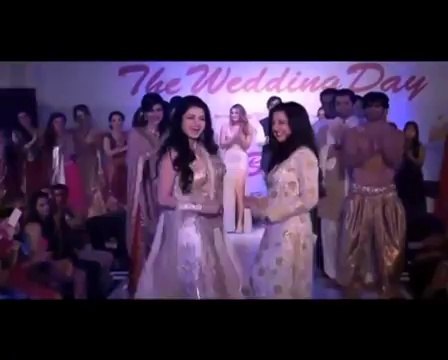 Bhagyashree dances on ramp for Amy Billimoria