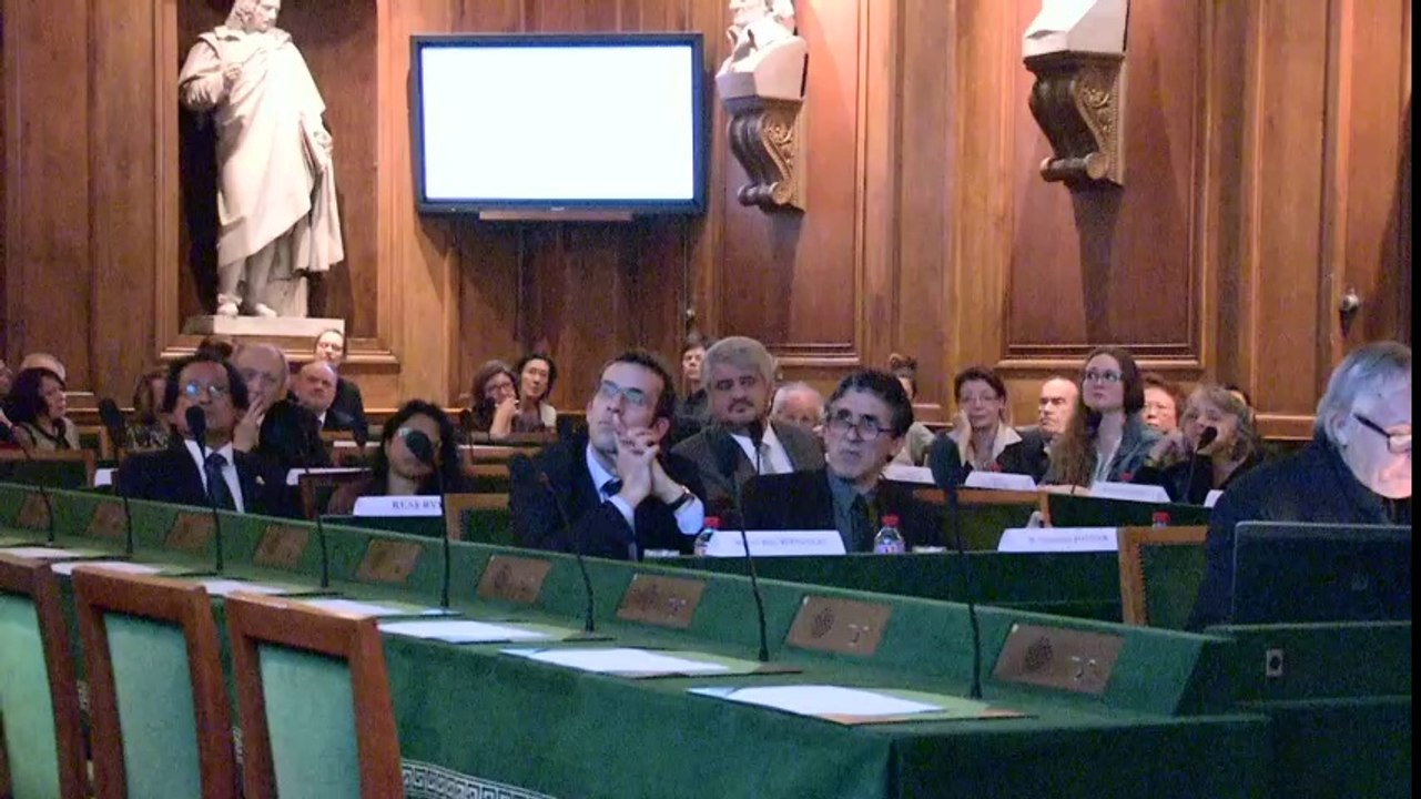 Journée d’études du 9 mai 2014 :"Deux décénnies de coopération archéologique franco-cambodgienne à Angkor" - M. Jacques GAUCHER : « L’enceinte d’Angkor Thom : archéologie d’une forme et chronologie d’une ville »