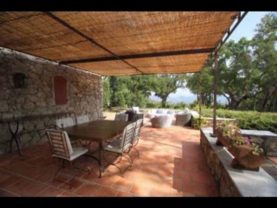 Propriété en pierres avec maison de gardien sur la côte d'azur