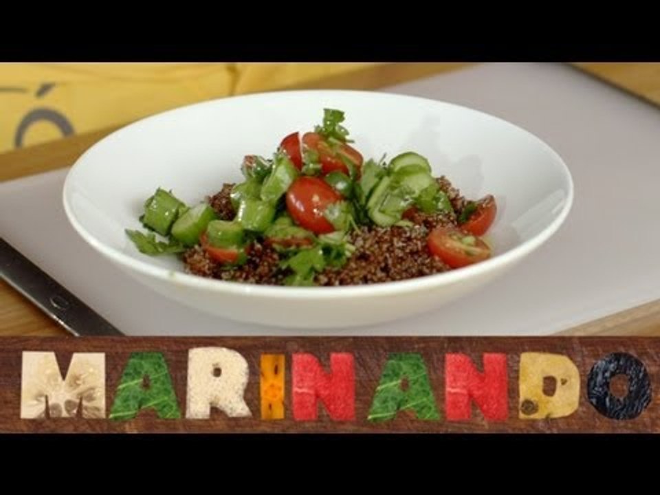 Quinoa com tomatinhos e minipepinos