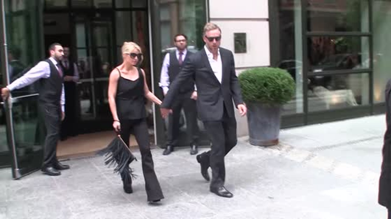 Jessica Simpson Looks Beautiful In Black
