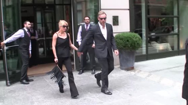 Jessica Simpson Looks Beautiful In Black