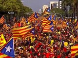 Каталонцы требуют провести референдум