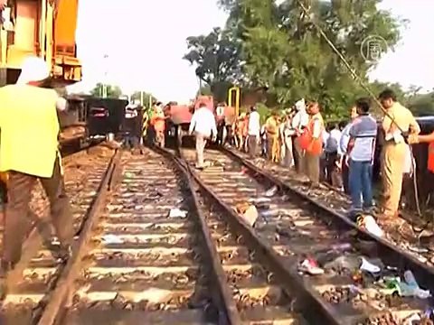 Два пассажирских поезда столкнулись в Индии