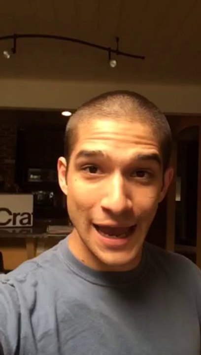 Tyler Posey convida fãs brasileiros para evento no país