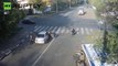 Un ciclista y dos conductores salen ILESOS de un aparatoso accidente