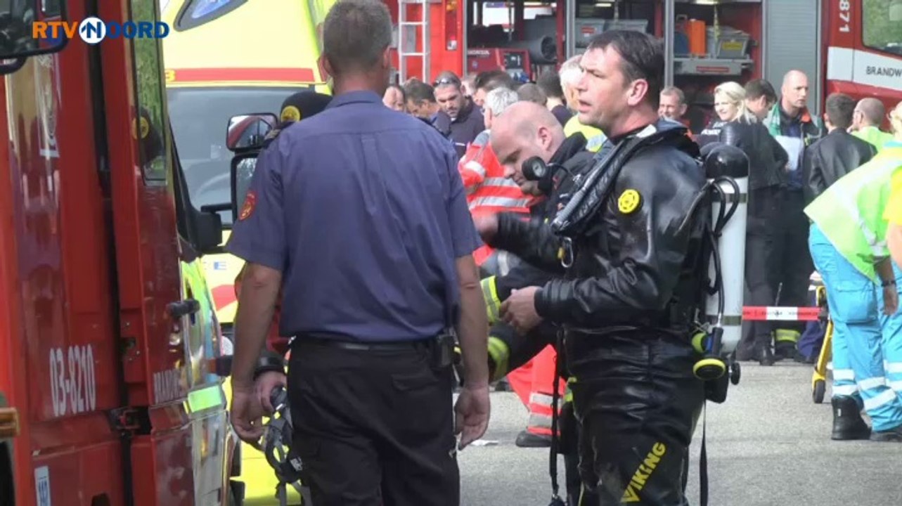 Beelden: Auto te water bij Tjardaweg, een persoon naar ziekenhuis - RTV Noord