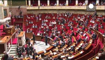 Γαλλία: Σε κινούμενη άμμο μεταξύ περικοπών και κοινωνικής πολιτικής η κυβέρνηση