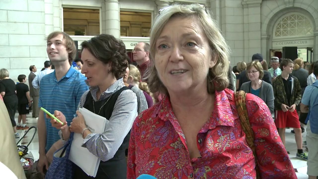 Violinist Joshua Bell applauded by DC this time around