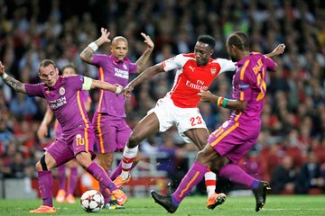 Welbeck dá show e Arsenal goleia Galatasaray no Emirates