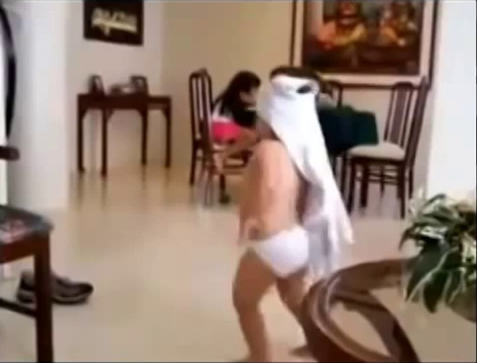 CUTE BABY DANCING TO WAKA WAKA- 1st of TOP 10 FUNNY VIDEOS OF ALL TIME.flv