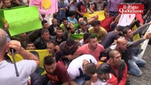 Isis, manifestanti curdi tentano irruzione a Montecitorio - Il Fatto Quotidiano