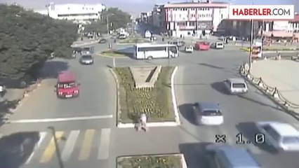 Erzincan'da Trafik Kazaları Mobese Kameralarına Yansıdı