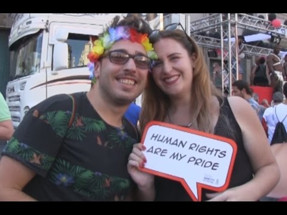 Napoli - "DiverCity", a scuola contro l'omofobia -2- (30.09.14)