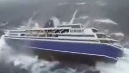 Denizde Dehşet Dakikaları Kamerada