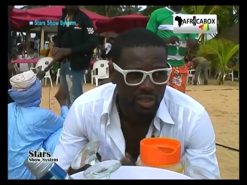 Lino Versace   Le coupe decale , concepte d'unicite se rapproche du zouglou