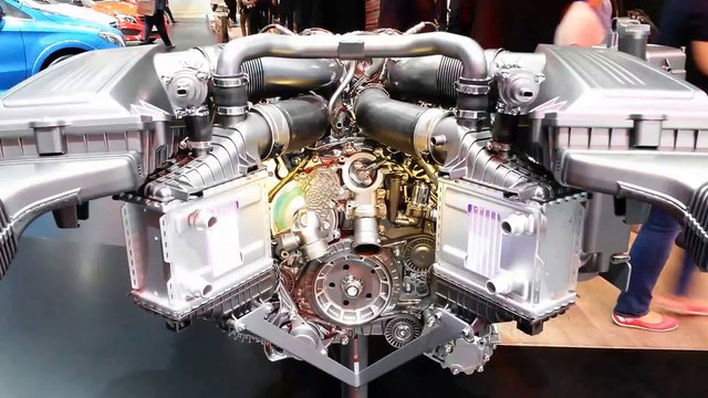 Mondial de l'Auto : le V8 biturbo de la Mercedes-AMG GT en vidéo