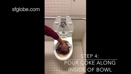 Laver ces toilettes avec du COCA COLA