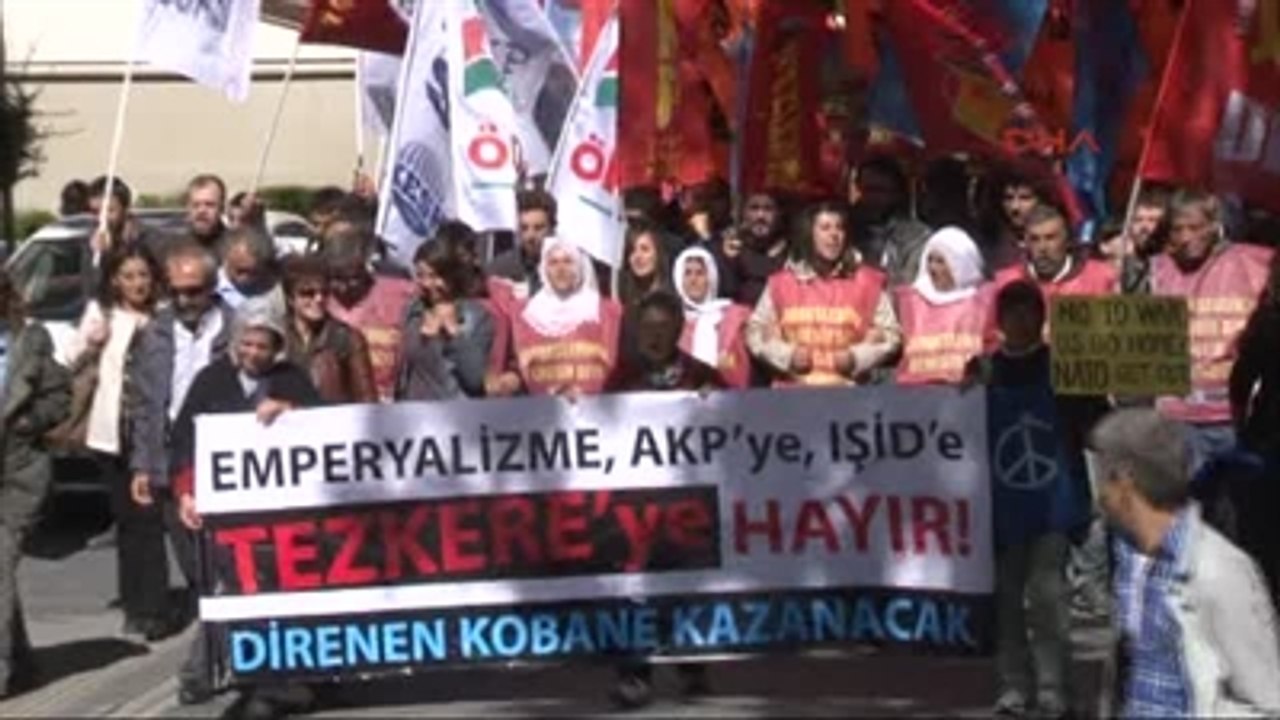 Meclis Önünde 'Tezkere' Protestosu