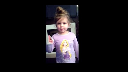 Une fillette de 4 ans n'arrive pas à réciter sa comptine! Trop mignon...