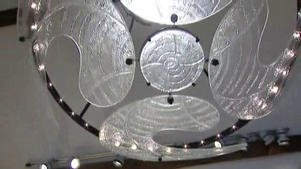 L'équilibre parfait des sculptures de verre de Natacha MONDON