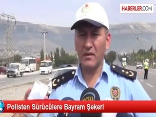 Polisten Sürücülere Bayram Şekeri
