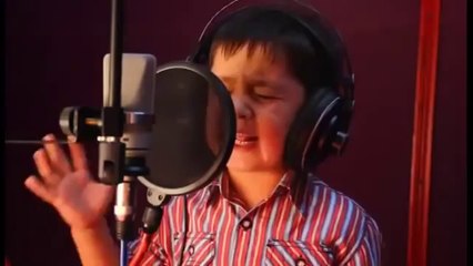 Dari Persian song 4 years old boy singing amazing in Dari Pe