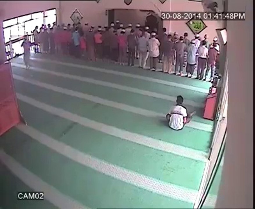 larkay ko masjid sy chori kartay huway dekhain.