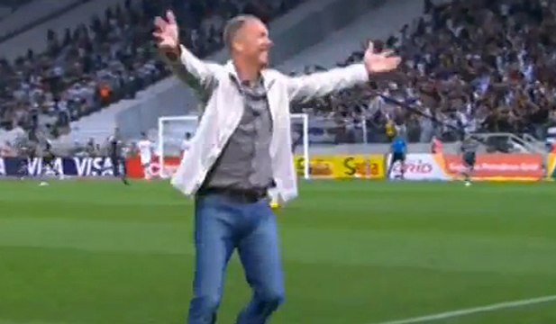 Relembre a comemoração de Mano Menezes pela Copa do Brasil