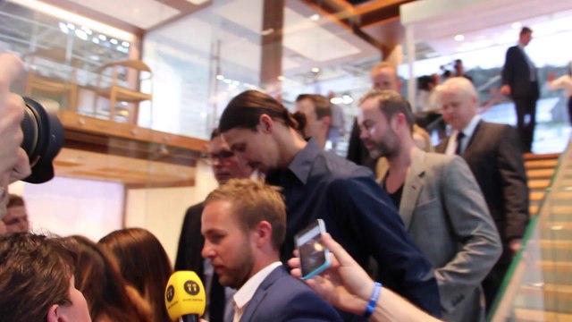 Zlatan Ibrahimovic sur le stand Volvo au Mondial de l’Auto
