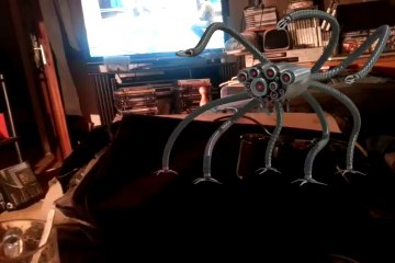 UN ROBOT EST ENTRÉ DANS MON APPARTEMENT ET CE CHIEN "M'A KILLÉ" !#Darkman89Nr.2