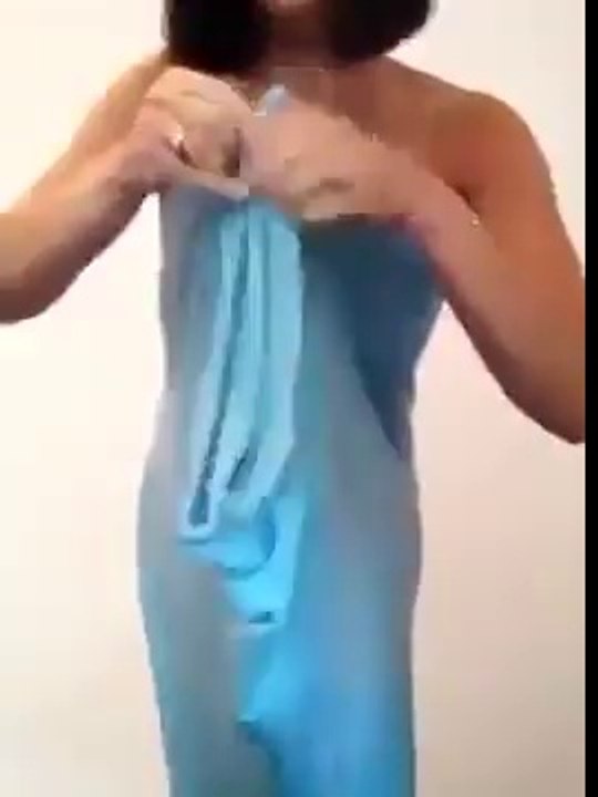 See the talent of this girl how she use a small piece of cloth in different ways watch video.