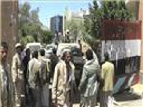 الحوثيون يسيطرون على المقار الأمنية والعسكرية