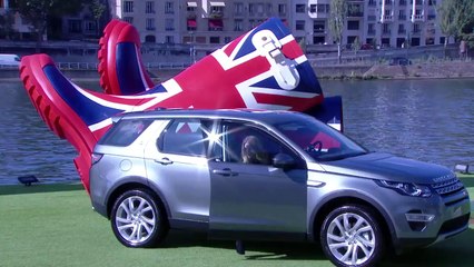 Rosie Huntington-Whiteley brings New Land Rover Discovery Sport to Paris(1)