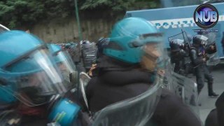#BlockBCE Napoli - Scontri Polizia