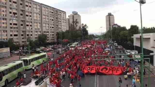 Miles de estudiantes conmemoran matanza de 1968 y exigen aparición de jóvenes desaparecidos