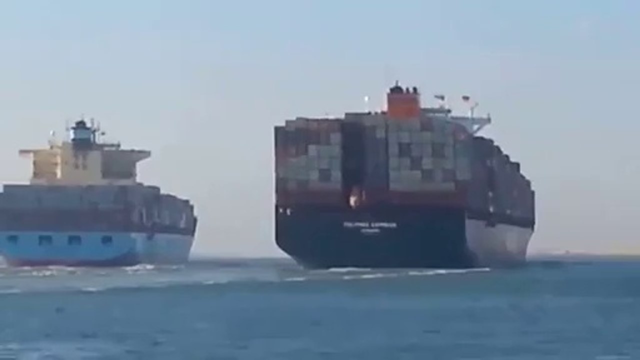 Deux portes conteneurs se percutent sur le canal de suez